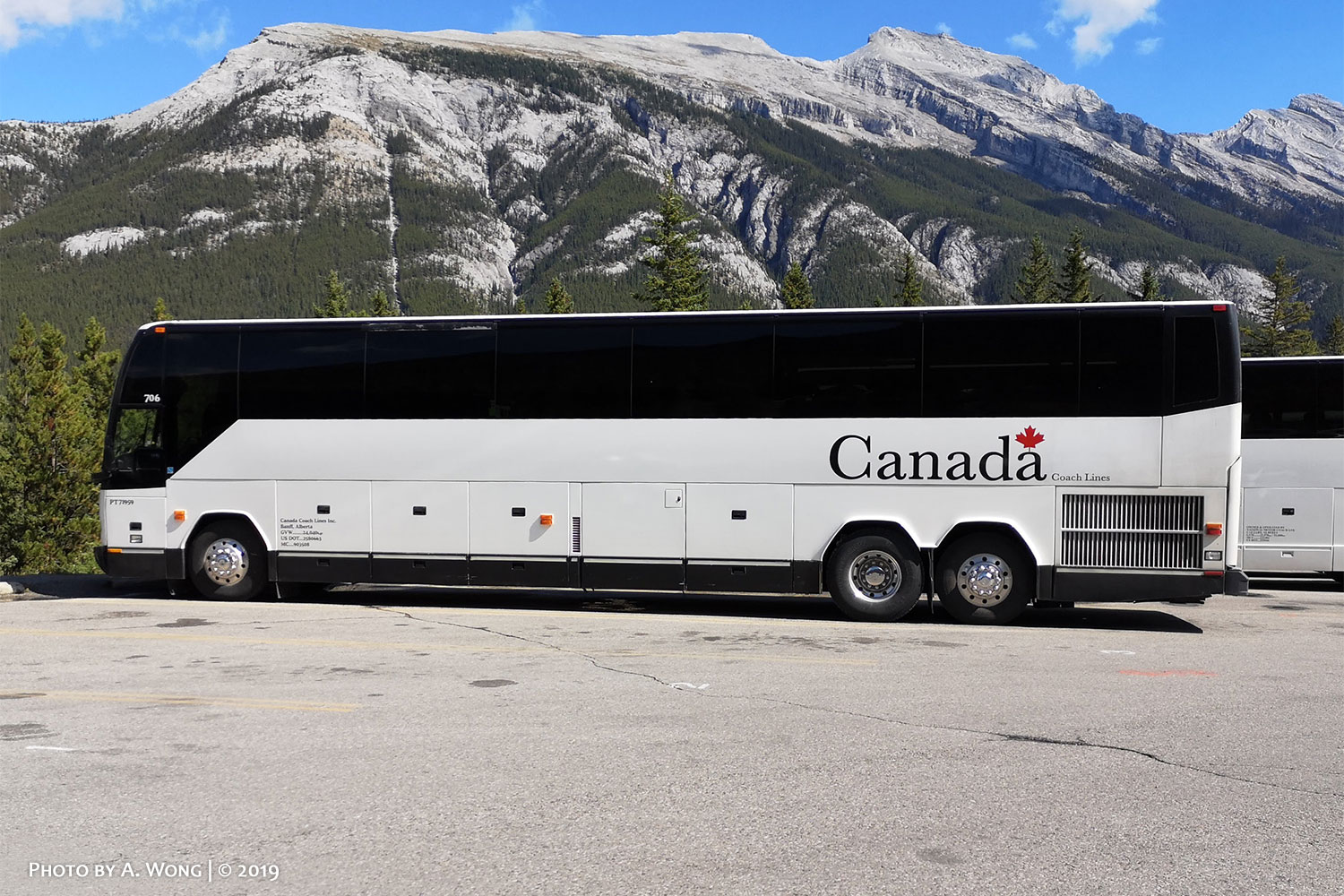Canada_Coach_Lines_Banff_706-a.jpg