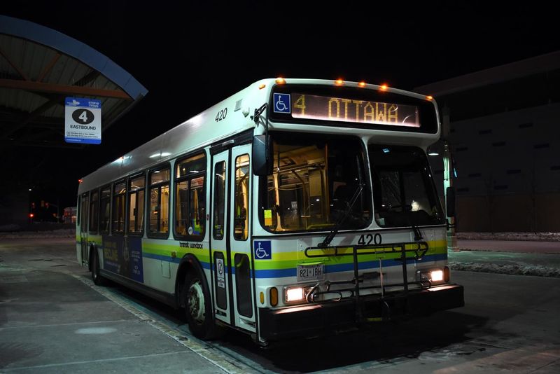 File:Transit Windsor 420-a.jpg