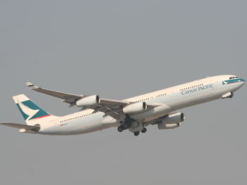 Cathay Pacific Airways B-HXC-a.jpg