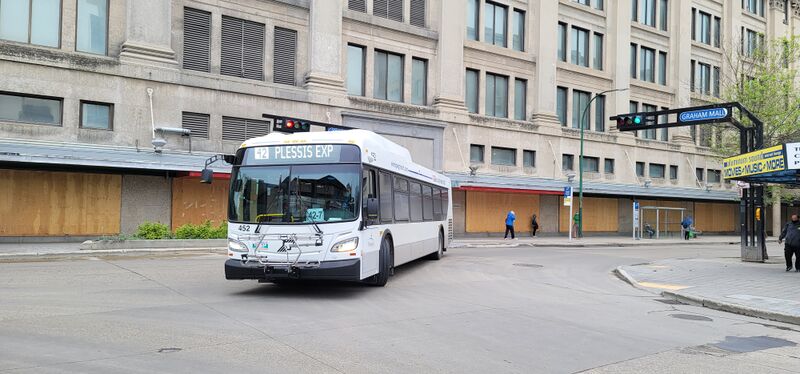 File:Winnipeg Transit-452-DH.jpg